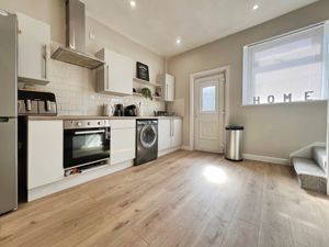 Kitchen- click for photo gallery